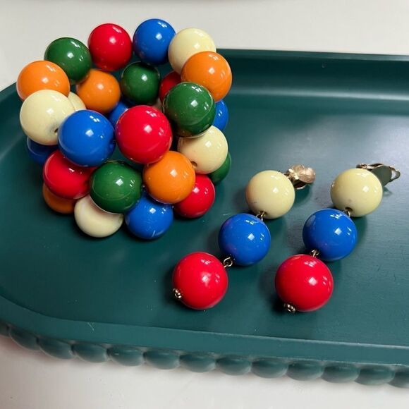 True Vintage 1960s Mod Round Chunky Rainbow Bead 5 Piece Bracelet Clip Earrings - Picture 1 of 6